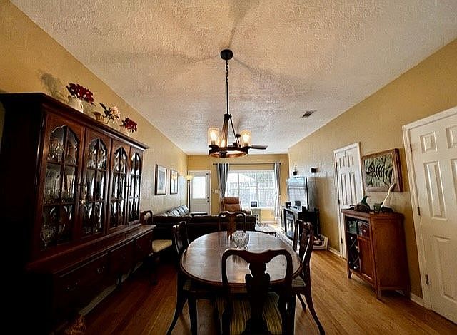 Dining room/living room