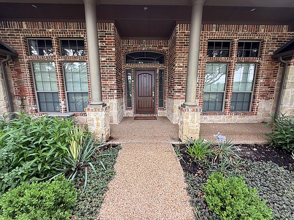 3rd image of 518 Creekside Dr