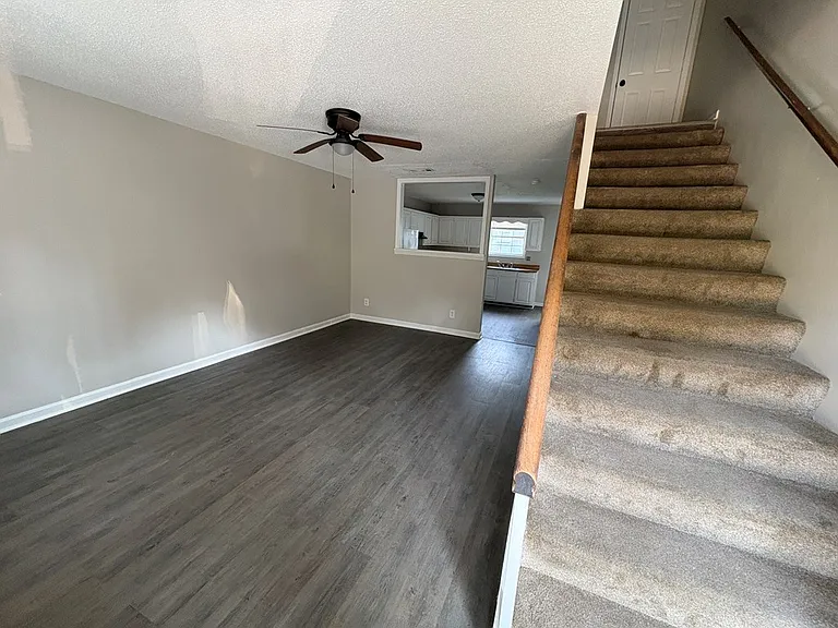 526 Whitener Dr — Photo 3