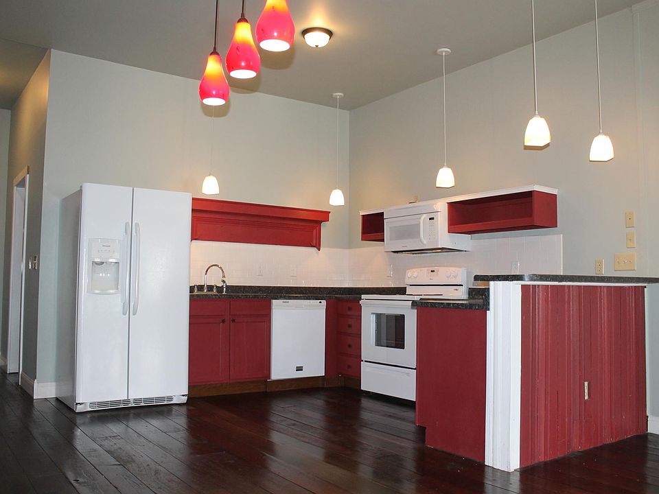 Large eat-in Kitchen