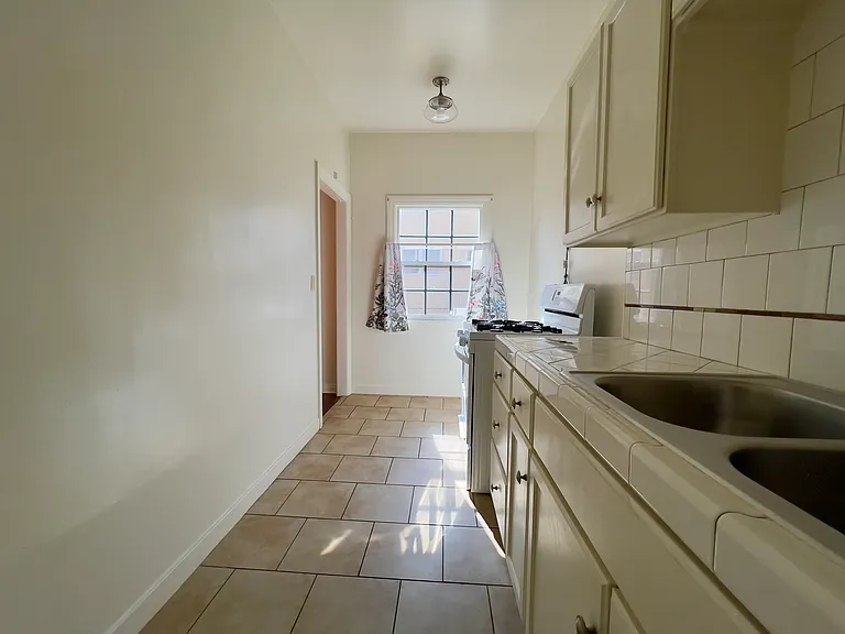 105 S Commonwealth Ave #6 — Photo 6