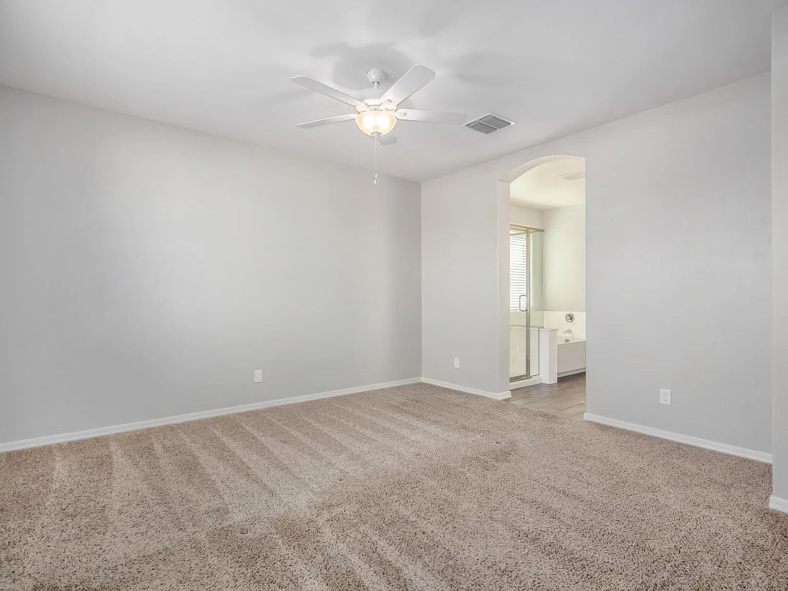 3 bed, 1687 sqft, $2,285 — Photo 4