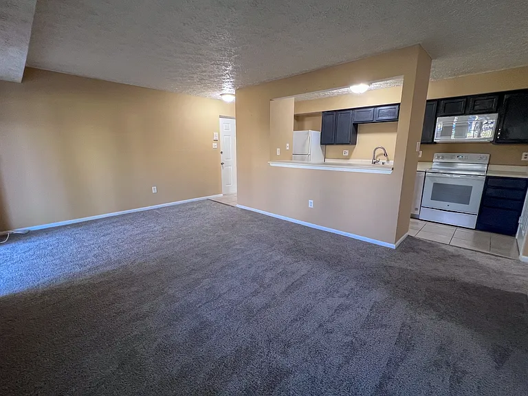 782 Southern Hills Dr — Photo 4