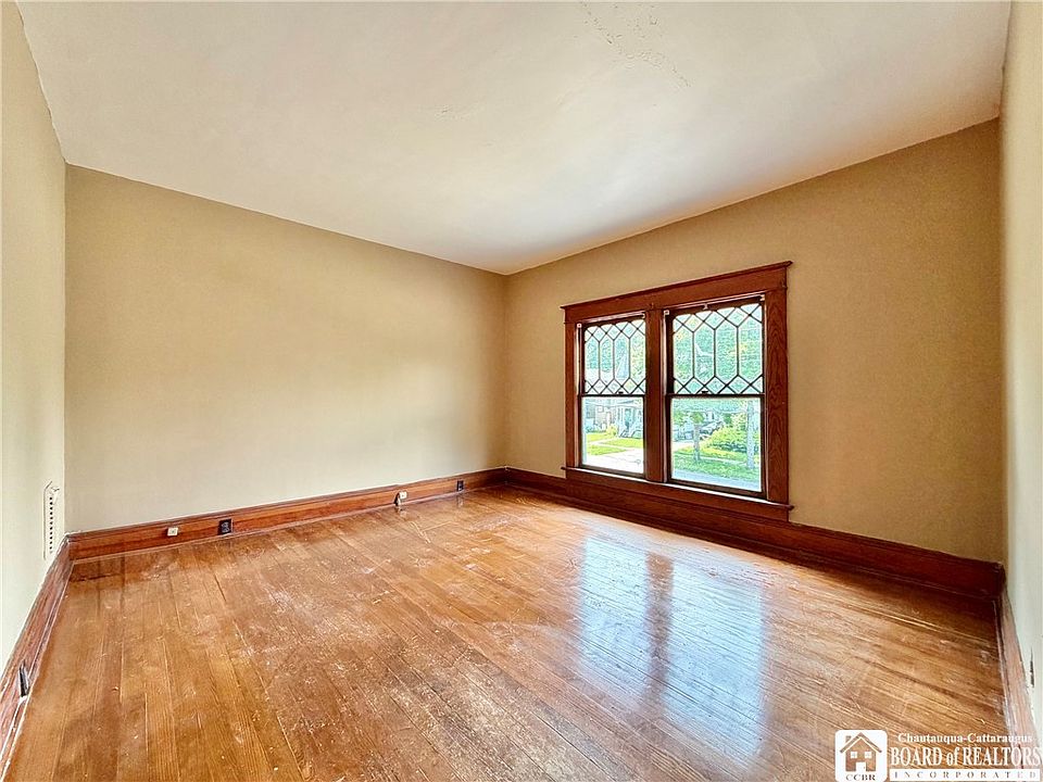 16th image of 762 Park Ave