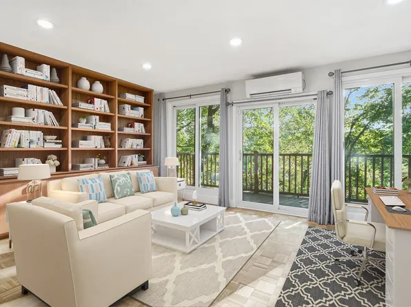 184 Rawson Rd #184, Brookline, MA 02445