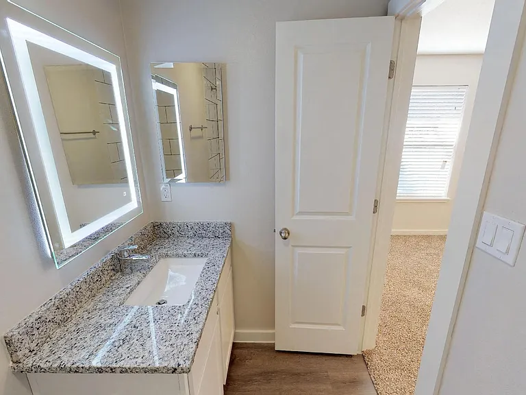 Central Park Apartments — Photo 20