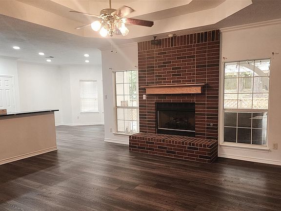 3rd image of 206 Fair St