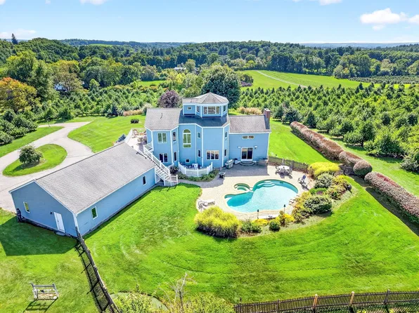 236 Old Ayer Rd, Groton, MA 01450