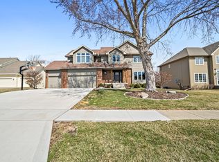 12935 Hickory Ct, Clive, IA 50325