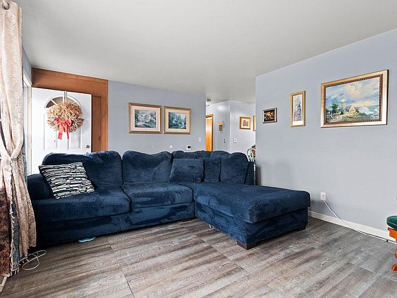 4th image of 717 Buchholz STREET
