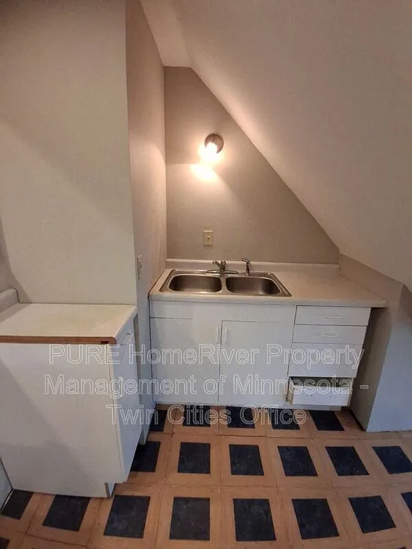 4 bed, 2.0 bath, 1400 sqft, $2,655 — Photo 3
