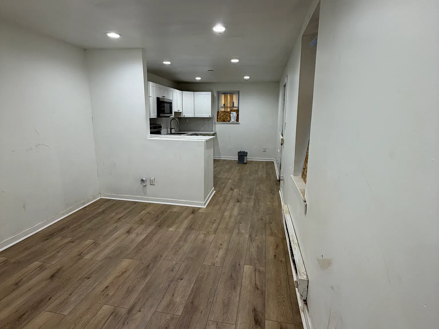 5 bed, 1.5 bath, 1600 sqft, $2,100 — Photo 3