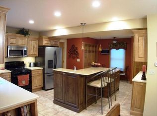 712 Bittersweet Ln, Watertown, WI 53094
