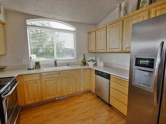 4th image of 1388 W 3175th St N