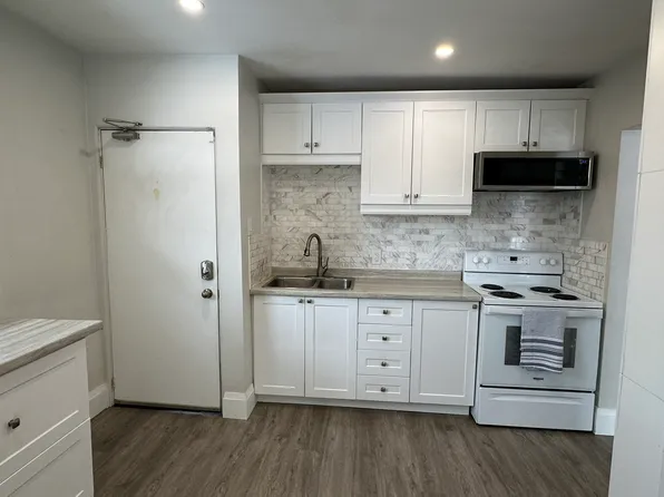 142 Maurice Ct, Newmarket, ON