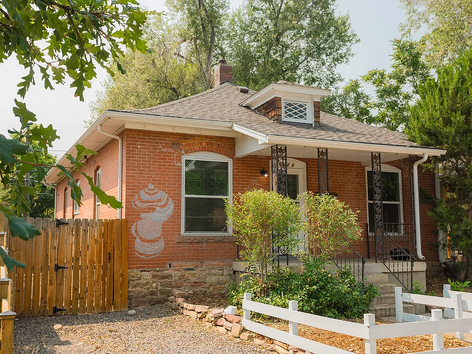 1522 Grove Street A Exterior