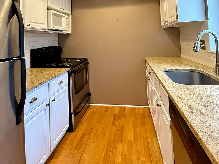 107 Glen Side E — Photo 5