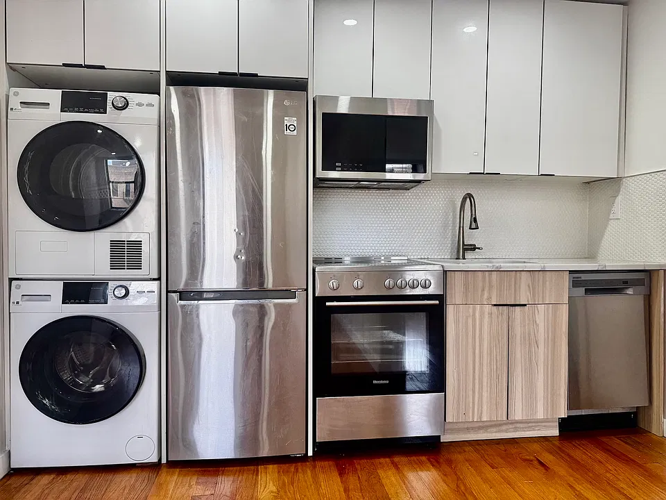 90 E 18th St #4F
