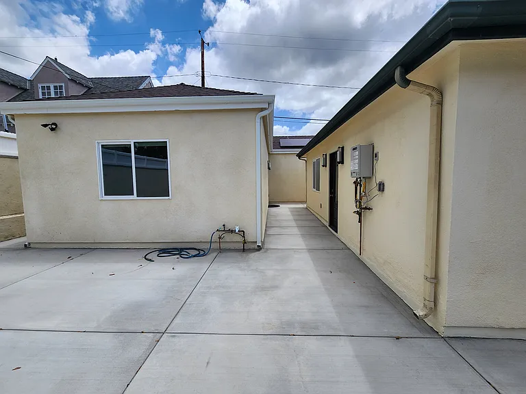 528 Amherst Dr — Photo 24