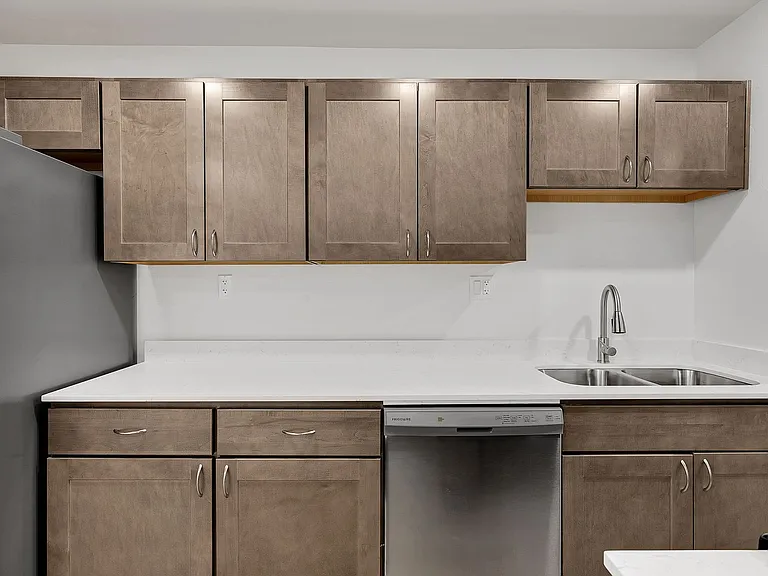 El Dorado Apartments — Photo 28