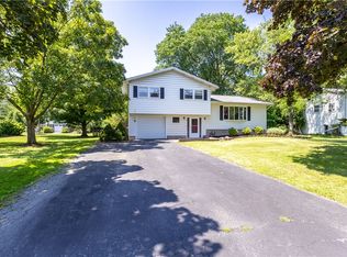 8 Lomar Dr, Geneva, NY 14456