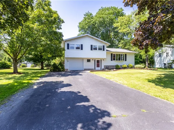 8 Lomar Dr, Geneva, NY 14456