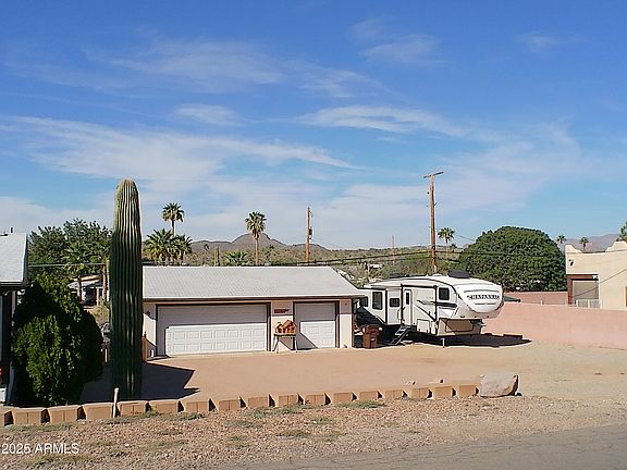 3rd image of 700 E QUEEN CREEK Drive