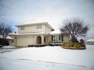 7830 Whittington Dr, Tinley Park, IL 60477