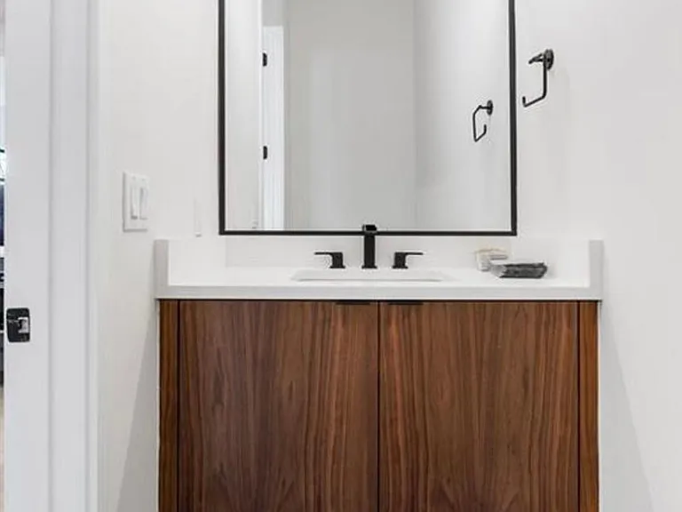 707 E Live Oak St #1 — Photo 6