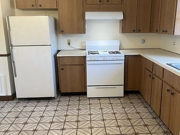 2nd image of 484 Pond St #2