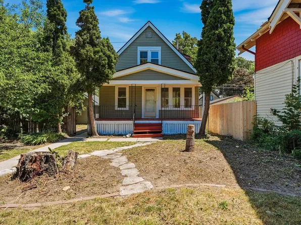 2118 S 68th STREET, West Allis, WI 53219