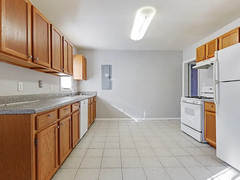 656 Daniel Ave — Photo 9
