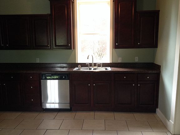 5th image of 302 E 3rd St