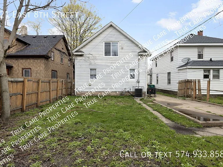 221 E 8th St — Photo 25