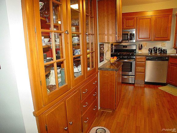 5th image of 10 Island View Ave