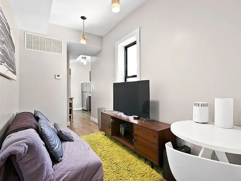40 Granite St #2R — Photo 3