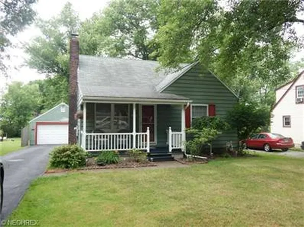 3228 Shadyside Dr, Hubbard, OH 44425