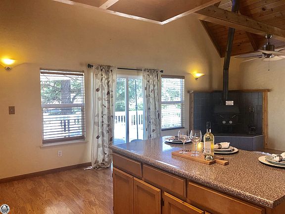 5th image of 20503 Tracy Ct