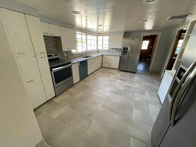 1808 E Loma Vista Dr — Photo 12
