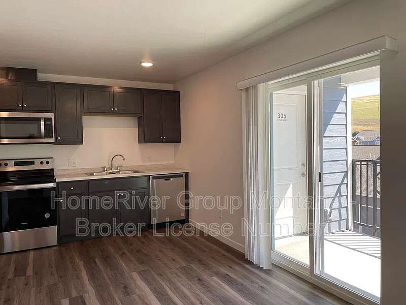 Studio, 1.0 bath, 500 sqft, $950 — Photo 2