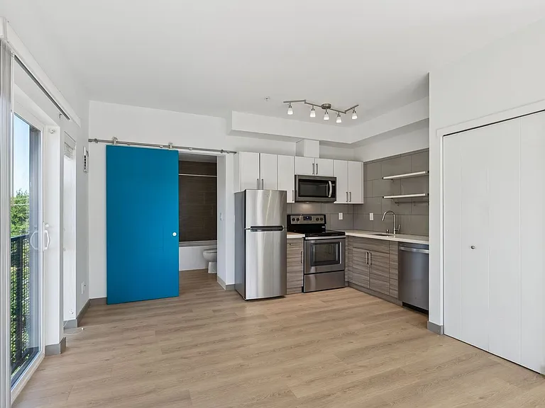 Helene Apartments — Photo 51