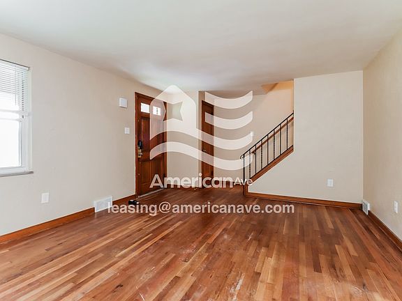 748688_004_wm_-_living_room_13045156.jpg