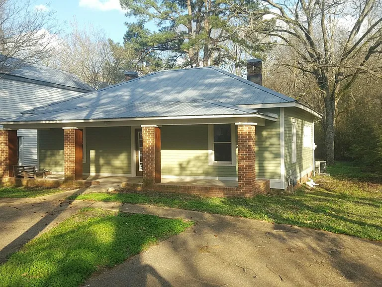 705 Whitfield St — Photo 1