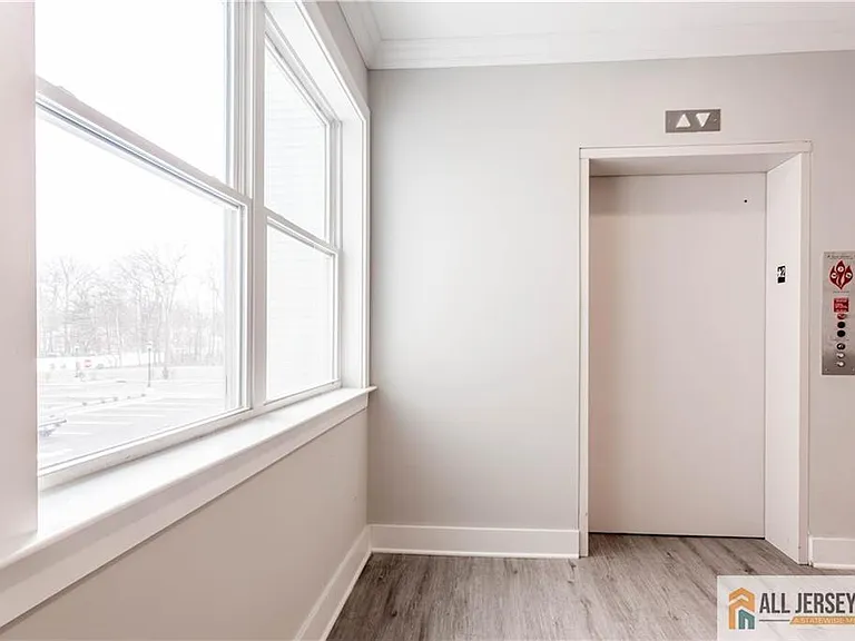 1025 Raritan Rd #201 — Photo 5