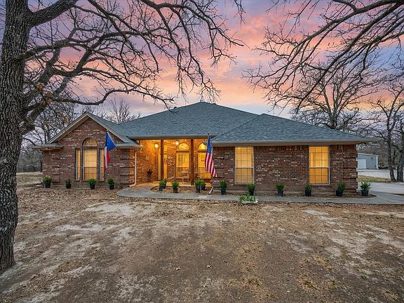 3rd image of 321 Niki Rd