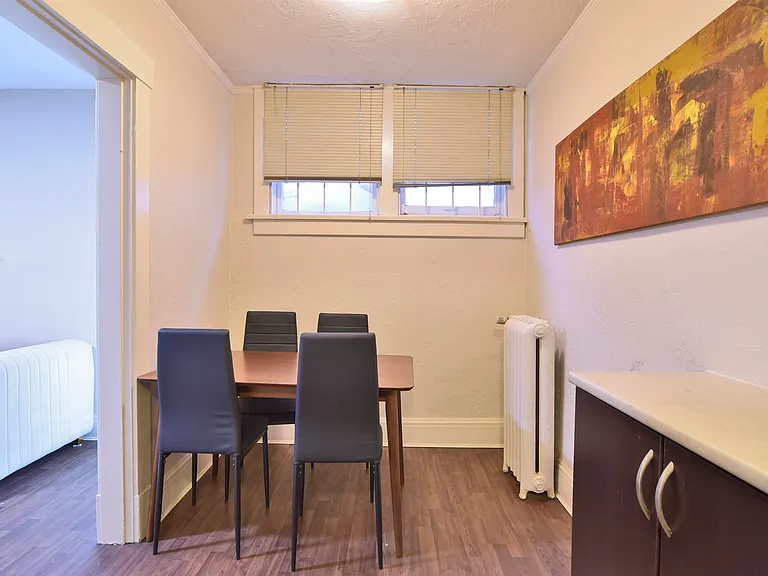 935 Jervis St #18 — Photo 12