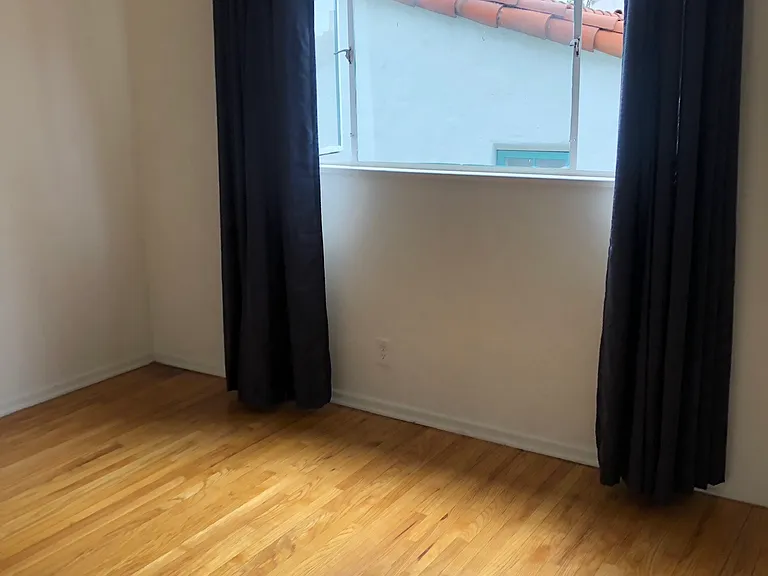 1479 N Havenhurst Dr #2 — Photo 6