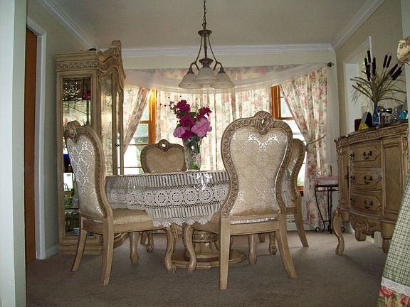 Living Room with Crown Molding