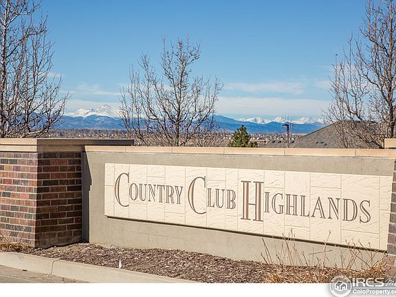 Community entry marker with views beyond