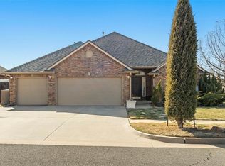 10329 Chancellor Dr, Yukon, OK 73099